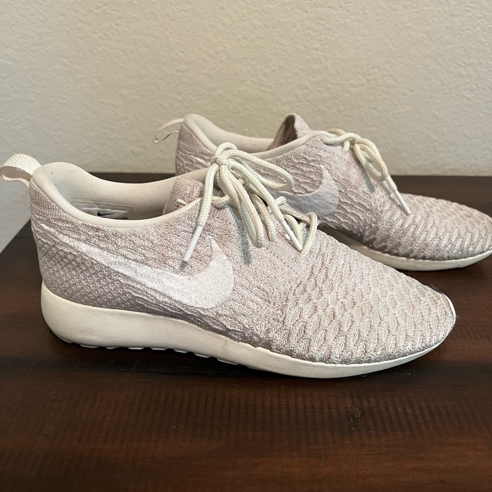 Nike Silver Grey White size 7.5 EUC